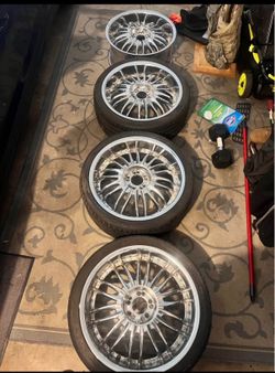 20” Chrome Multi-Piece Wheels w/ Tires – Dual 5 Lug Pattern