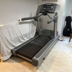 MUST GO All Offers Will Be Considered Life Fitness T9i