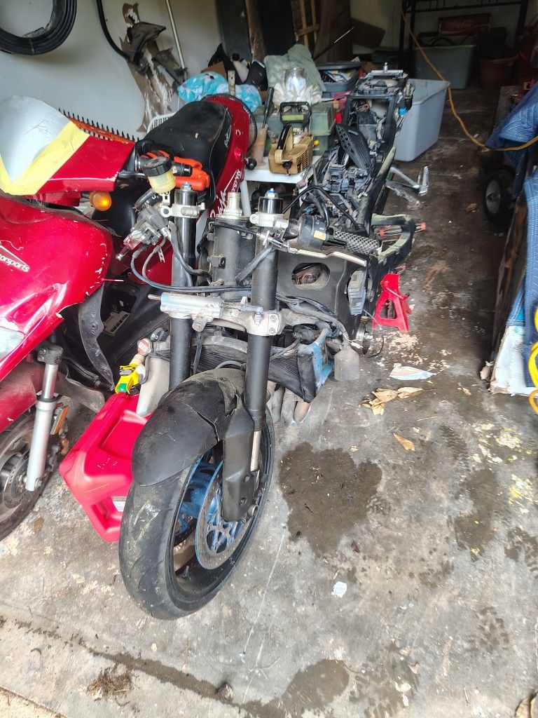 Kawasaki GSXR 750 Bike For Parts Or Rebuild