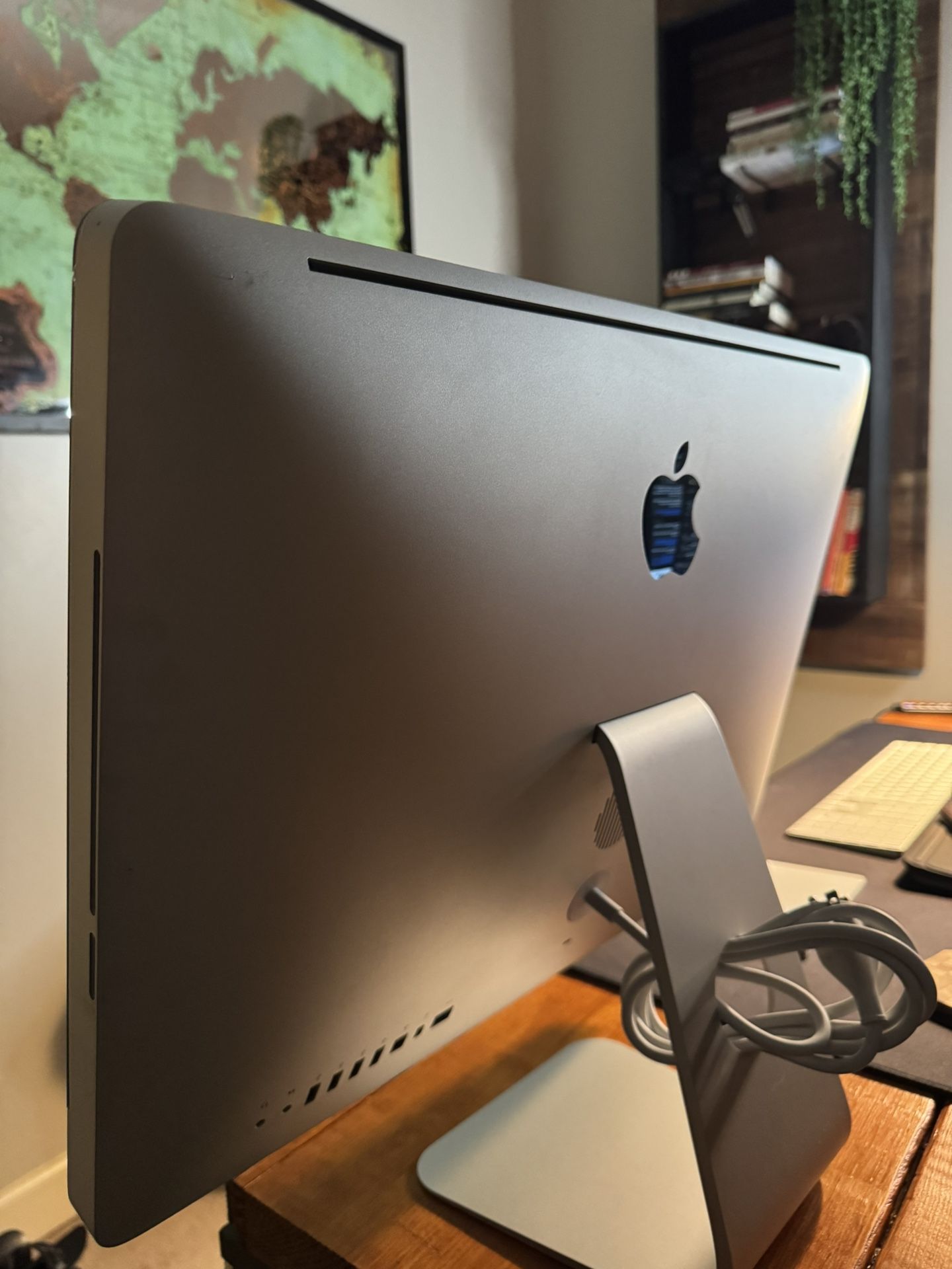 Apple iMac 21.5-inch (Mid 2011) - 16GB RAM, 1TB SSD, macOS High Sierran