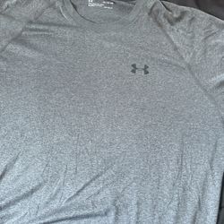 Under Armour  T shirt 