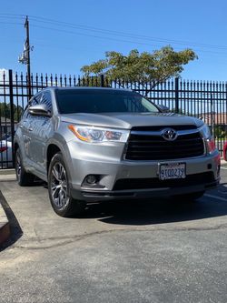 Toyota Highlander SUV Silver