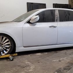 2014 Hyundai equus ultimate edition For Parts