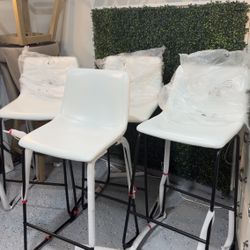 set of 4 barstools 