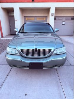 2005 Lincoln Town Car