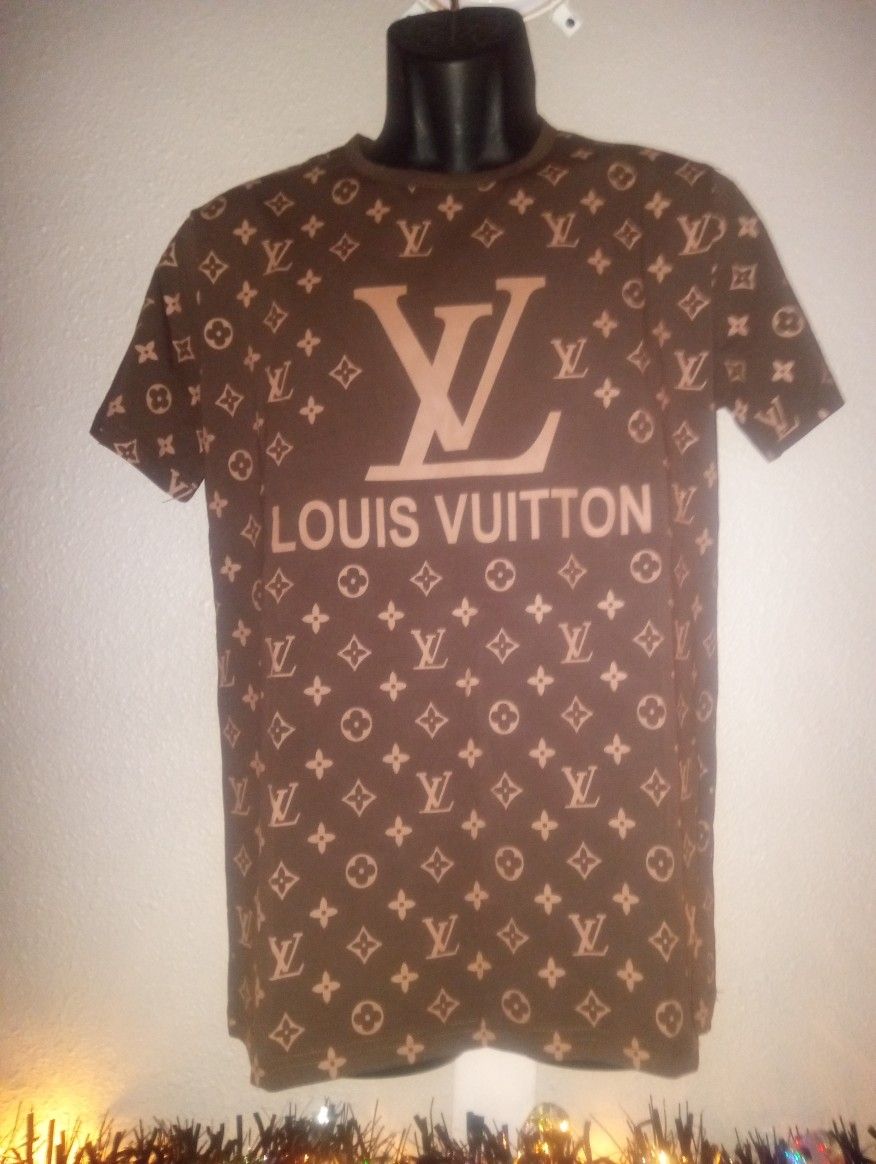 T Shirt. Louis Vuitton. Size Large