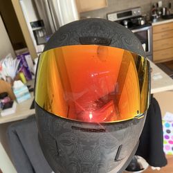 Icon motorcycle helmet (paisley)