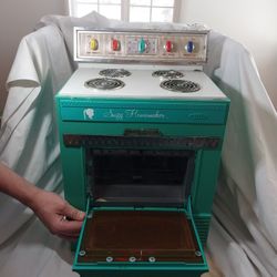Vintage Suzy Bake Oven