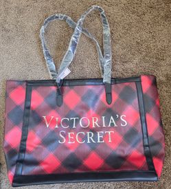Large Victoria’s Secret train case in red & black plaid ✨
