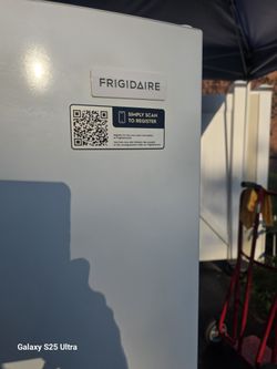 Frigidaire cu. ft. Top Freezer Refrigerator in White, ENERGY STAR