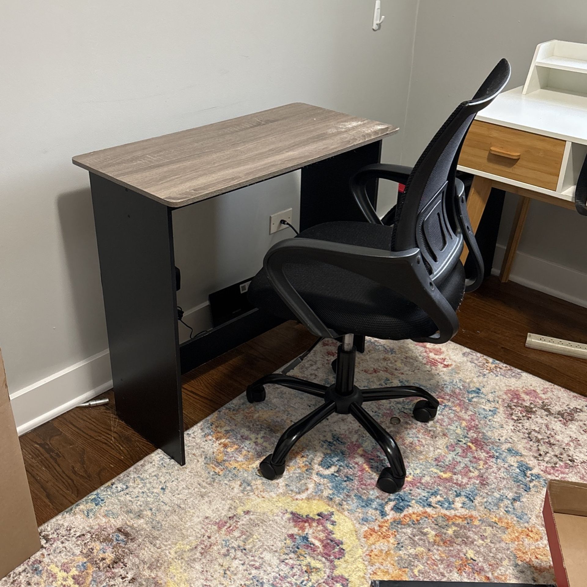 Small desk And Chair 