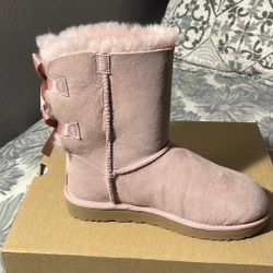 UGG Balley Bow ll Pink Color Size 8.