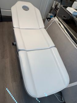 Lash bed with pad