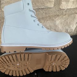 New Wild Diva Boots ( pick up only ) Size 7.5 Women’s $25 FIRM 