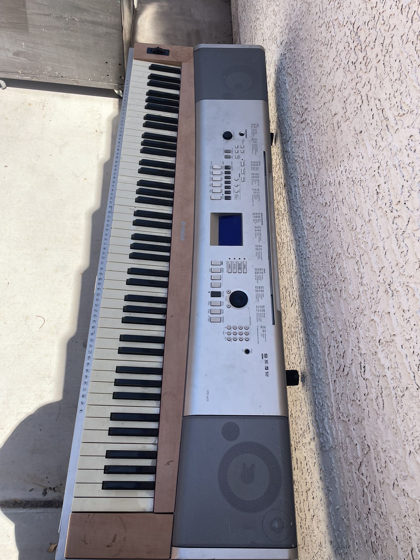 Yamaha Portable Grand Piano. DXG-630. YPG-635.