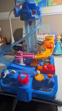 Super Wings Season 4 World Airport Playset with Mini Figures