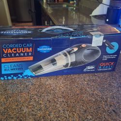 Portable car vacuum cleaner with accessories