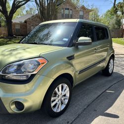2012 Kia Soul  with eco package 91k original miles runs and drives great 4cyl 2.0 liter FWD Automatic  ice cold ac tires are good nice in in out clean