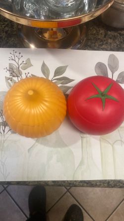 Tomato and onion storage container
