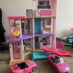 Barbie House With Dolls And Lots Of Accessories 