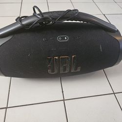 Se Vende Bocina Jbl Bombox 3 . 230 O Mejor Oferta En Buen Estado Se Uso Solo Como 7 Meses 