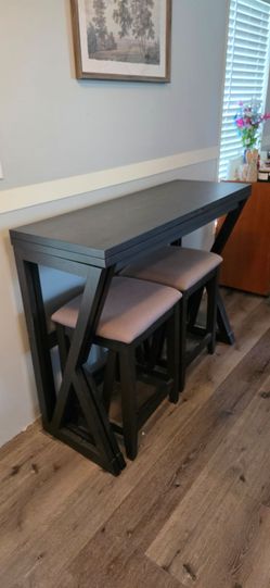 Expanding table w/ 2 stools