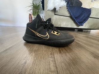 Kyrie 4 Flytrap Metallic Gold