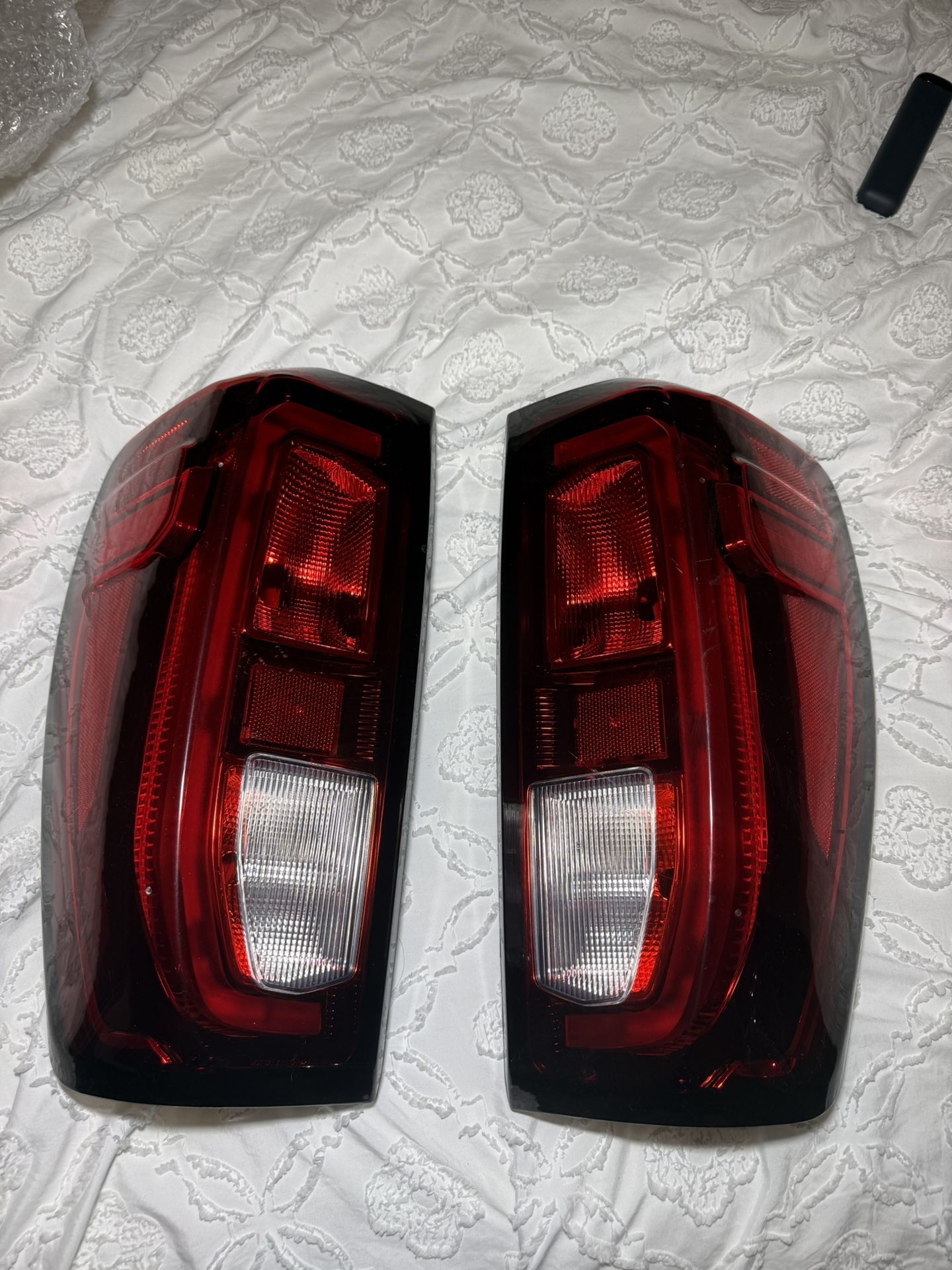 2021 GMC Sierra Back Headlights