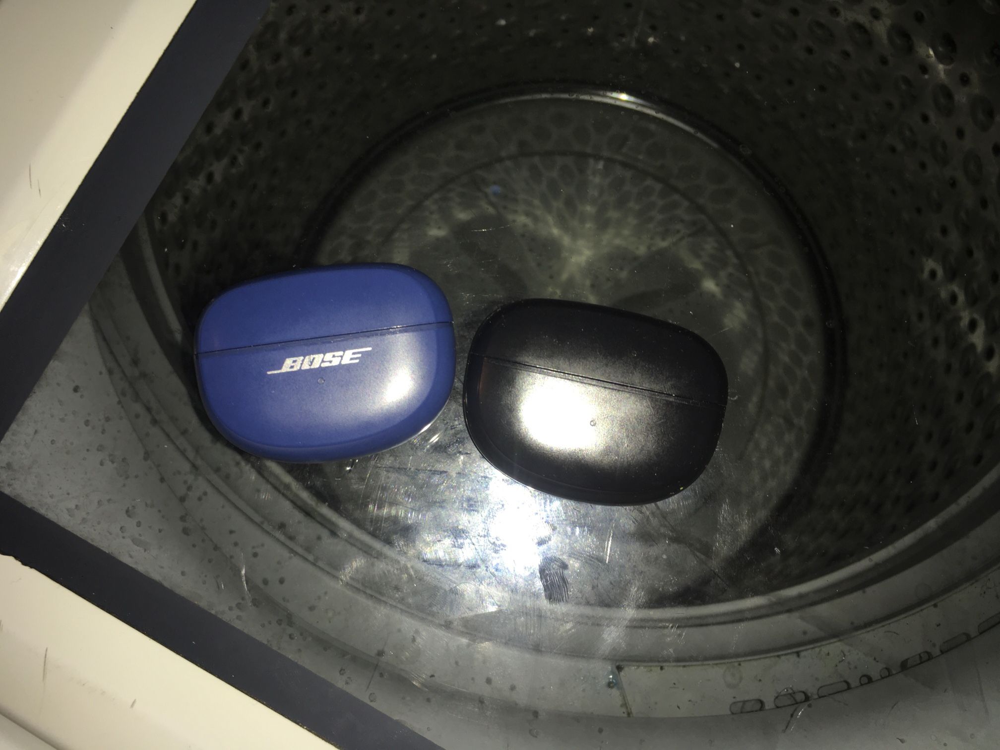 Sellin 2 Bose Headphones Works Perfect Looking To Sell Right Now 