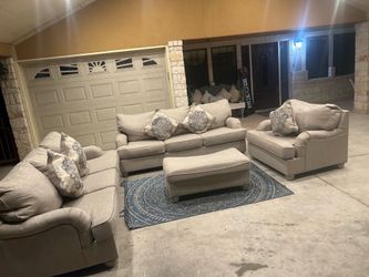 Free Delivery 🚚 Light Gray Couch Set/ Sala Color Gris Claro