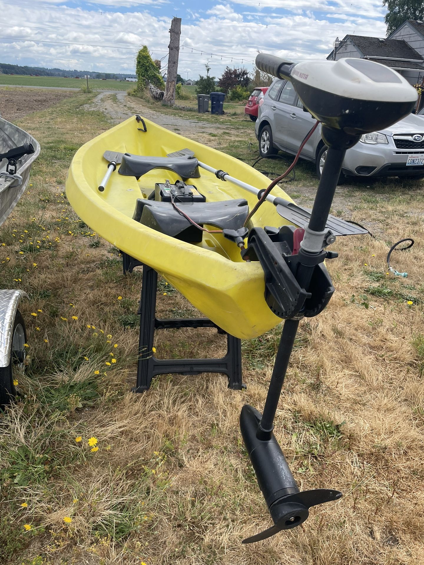 NuCanoe fishing canoe / kayak w/ electric motor and battery