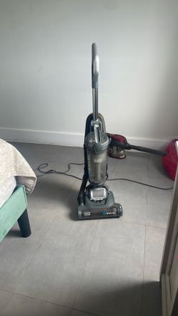 Black and decker Airswivel Vacuum 