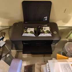 HP Deskjet 1000 Printer with spare ink
