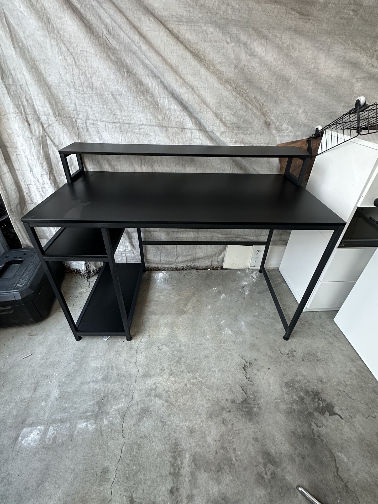 Black Desk 