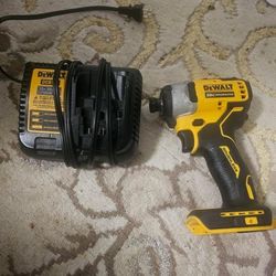 DeWalt 20v Atomic Impact Driver W/ Battery And Charger 