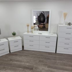 Brand New Dresser With Mirror, Chest And Nightstands  _ Comoda Con Espejo,  Gavetero Y Mesas De Noche Todo Nuevo A Estrenar 