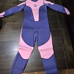 Girls Wetsuit 3MM/ Size 8/ NEW