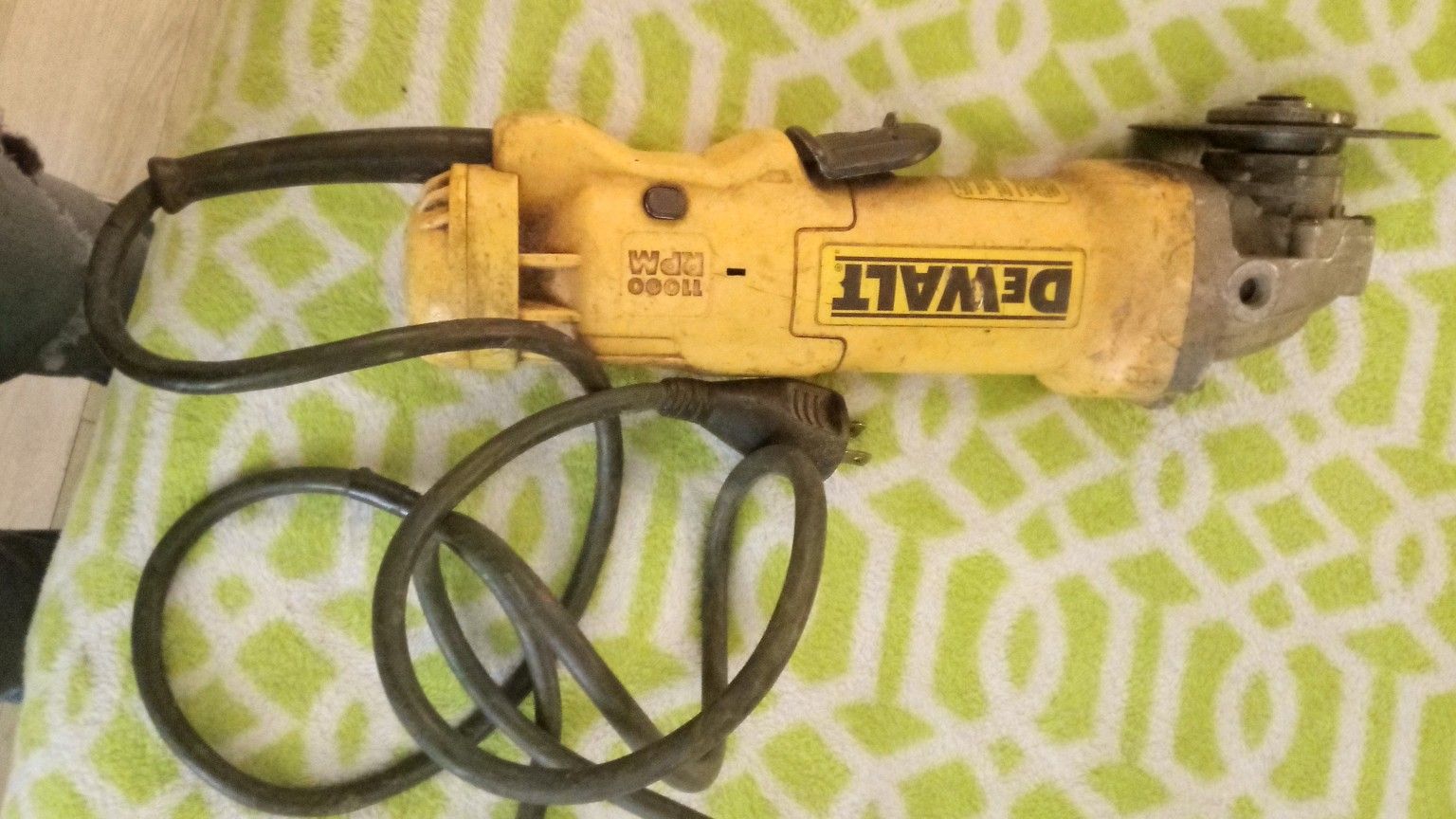 Dwalt Grinder And Radio