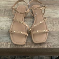 New Universal Thread Sandals