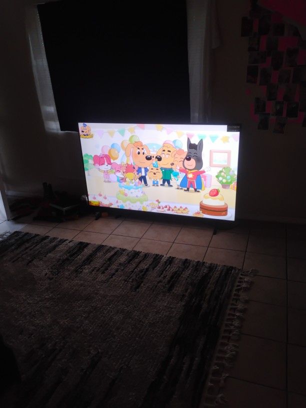 75 Inch LG Tv Make Me A Offer I am Moving outta State Need Gone