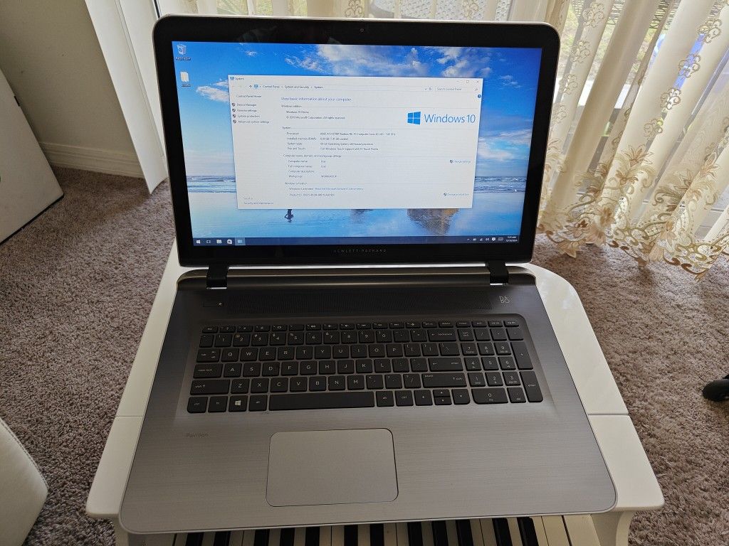 HP Pavilion Notebook 17.3'', AMD A10-8700P Radeon R6 @1.8GHz, 8GB DDR3, 250 GB SSD
