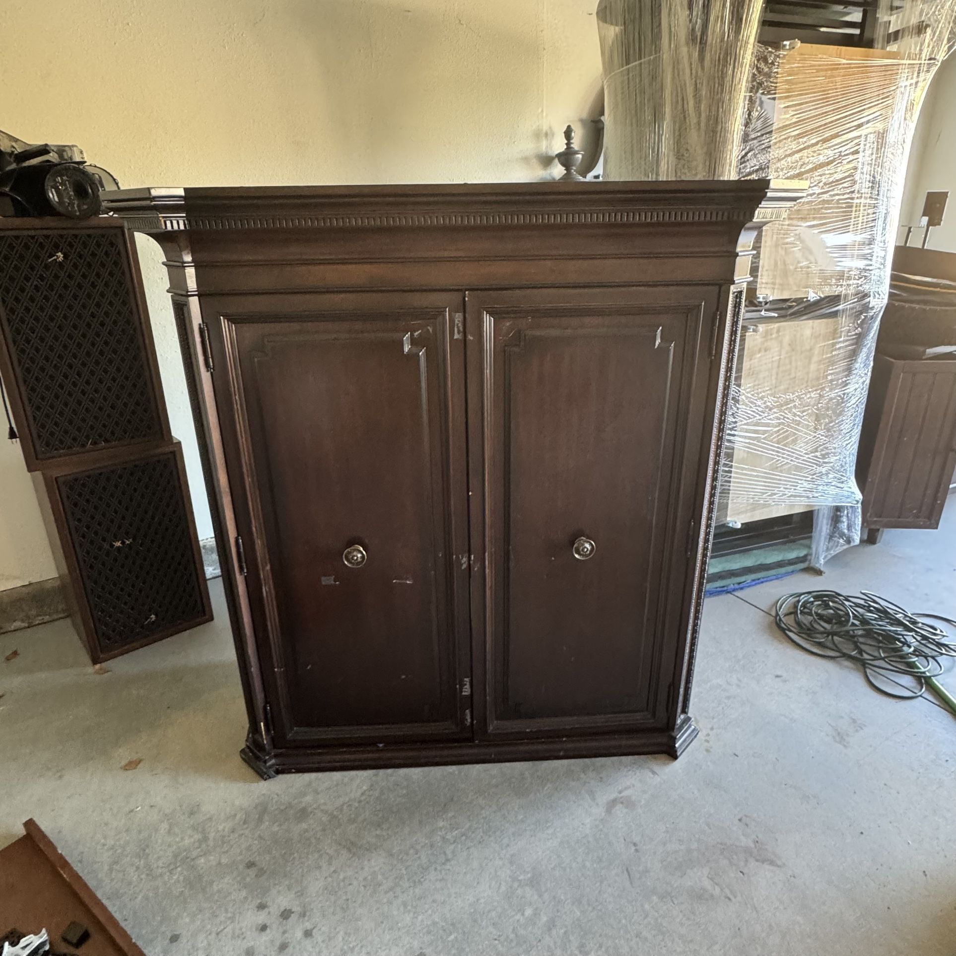 Thomasville Tv stand