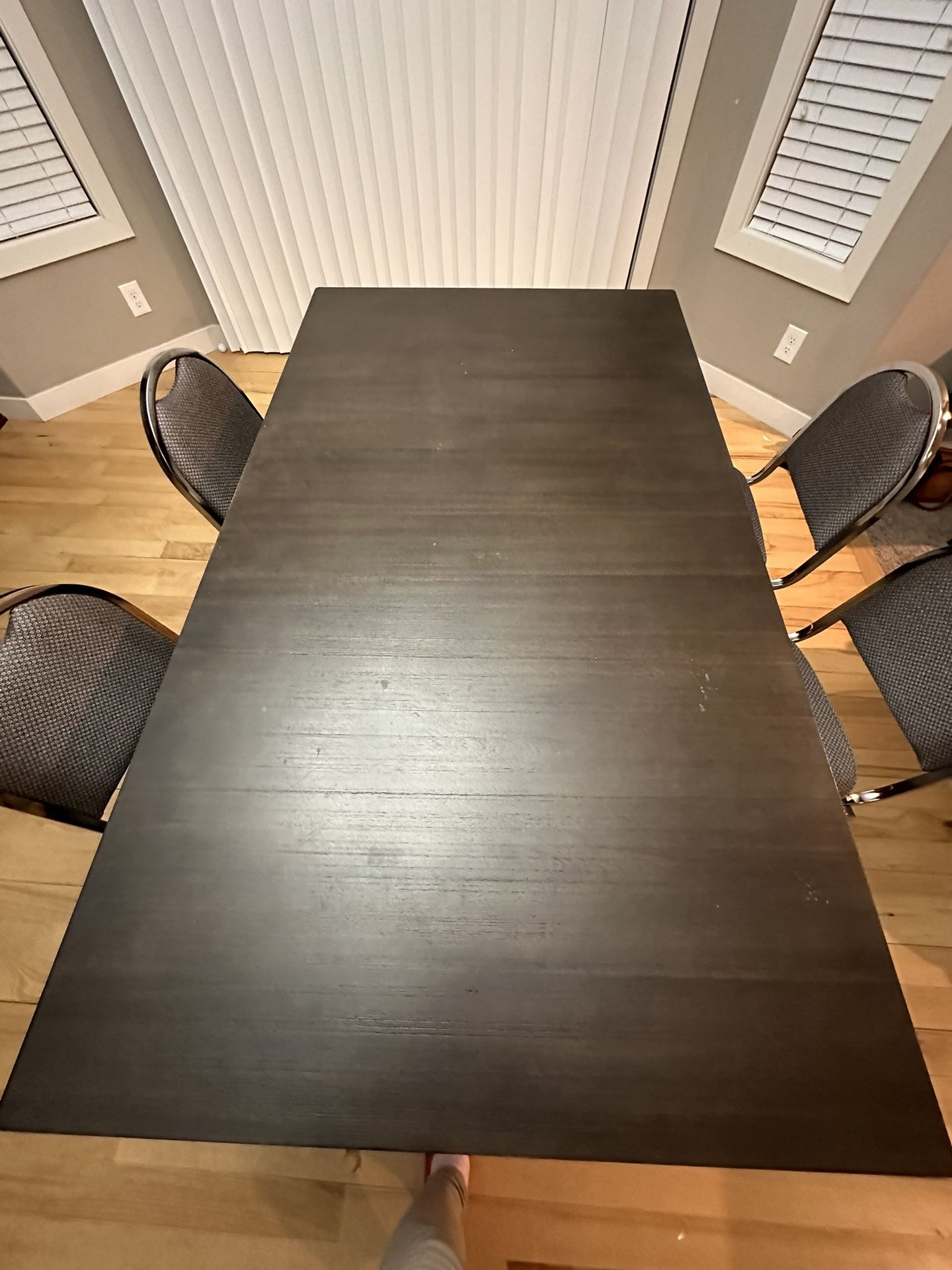 Dinning Table And Chairs