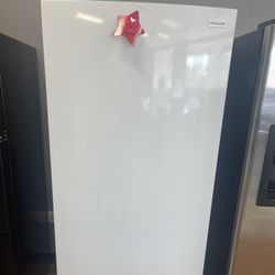 Frigidaire Commercial Stand Up Deep Freezer 20cubicft