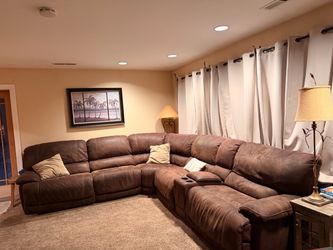 Large 6-Person Reclining Sectional Sofa – 3 Recliners