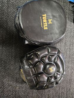 Turtle by Hit N Move  gloves like new