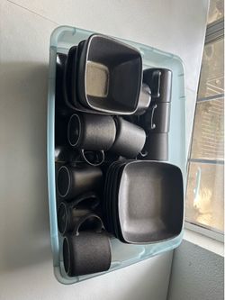 Stone Lain Valencia 24 pc Dinnerware Set - May Need Cleaning