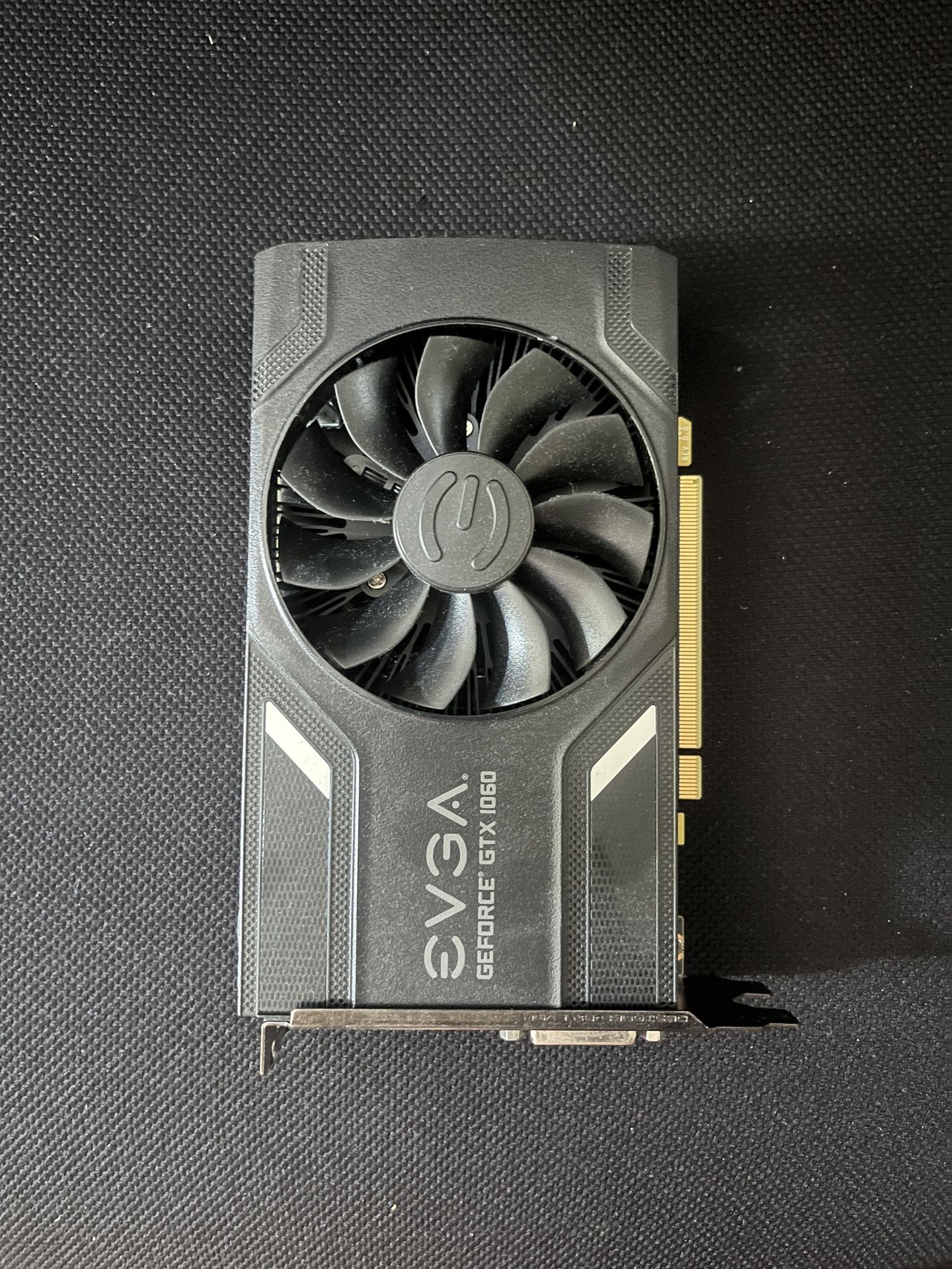 EVGA GeForce GTX 1060 3GB SC GAMING, ACX (Single Fan), 3GB