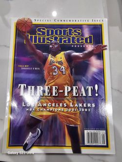LA LAKERS YEARBOOKS
