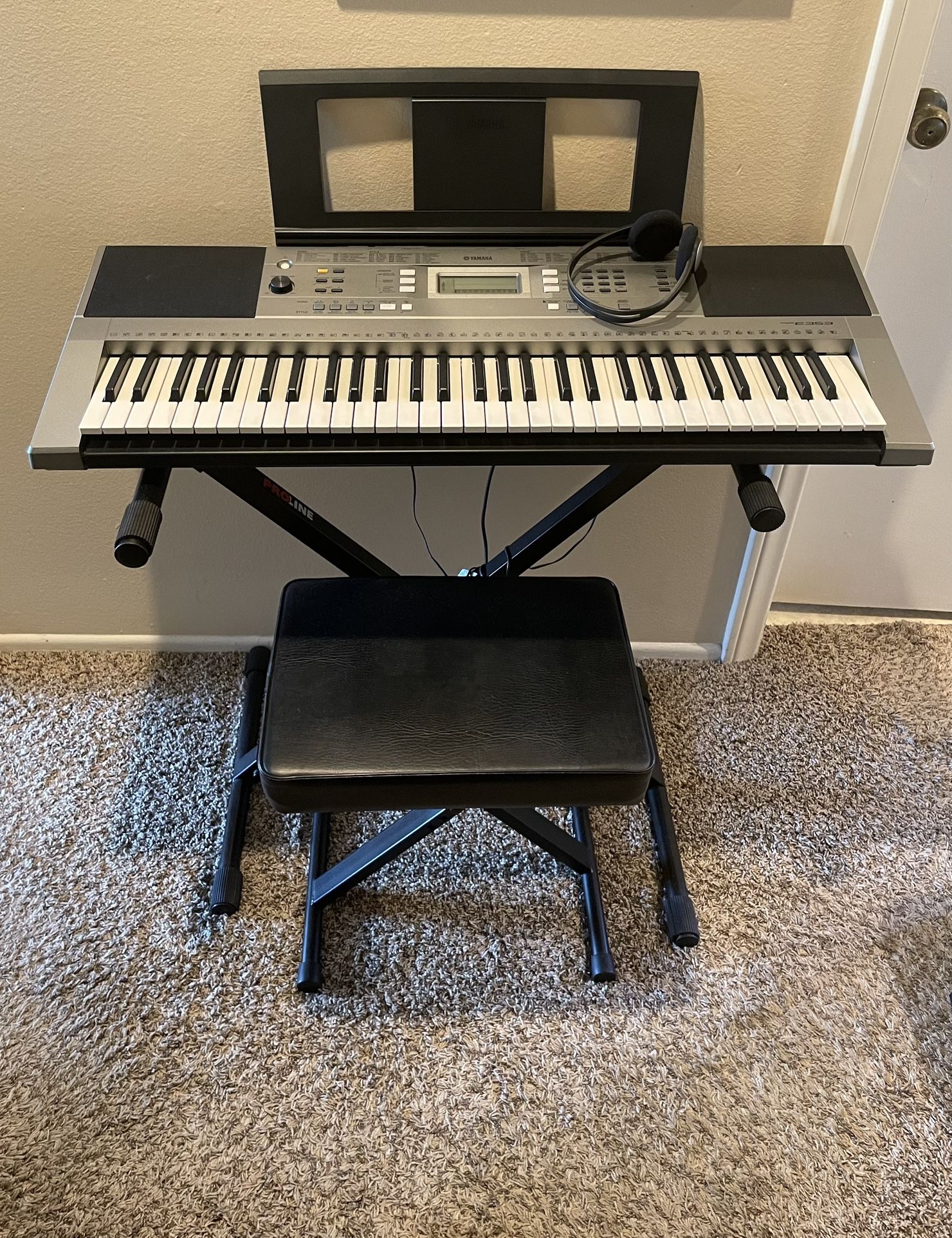 Yamaha Piano and Chair wfdjnjc.com